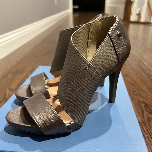 Simply Vera Vera Wang Shoes - Simply Vera Vera Wang Metallic Pewter Heels